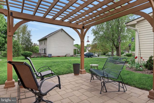 102 E THIRD AVE, Lititz, PA 17543