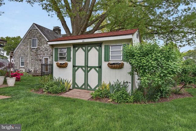 102 E THIRD AVE, Lititz, PA 17543
