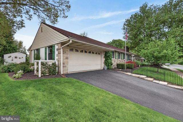102 E THIRD AVE, Lititz, PA 17543