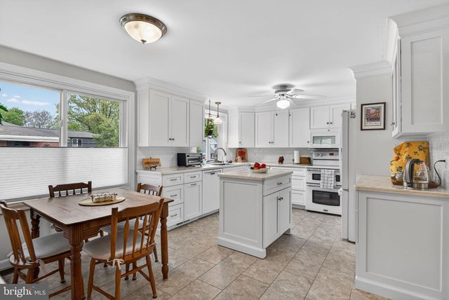 102 E THIRD AVE, Lititz, PA 17543