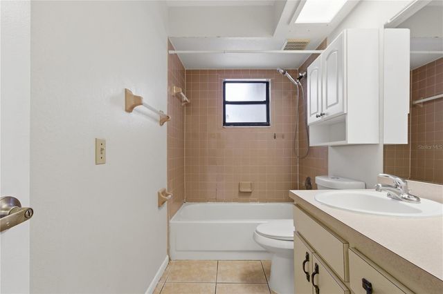 216 4TH AVENUE SW A, Largo, FL 33770