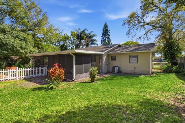 216 4TH AVENUE SW A, Largo, FL 33770