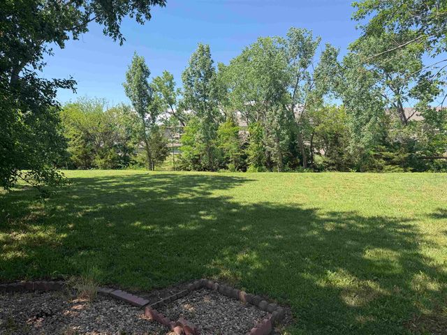 2750 N Rushwood St, Wichita, KS 67226