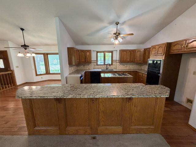 2750 N Rushwood St, Wichita, KS 67226