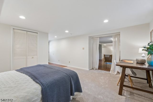 26 Pittsford Way, New Providence Boro, NJ 07974