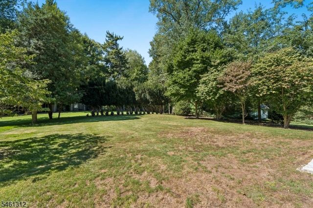26 Pittsford Way, New Providence Boro, NJ 07974