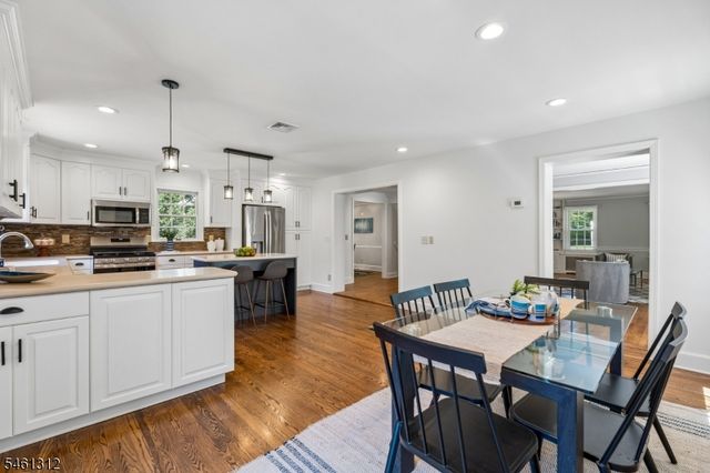 26 Pittsford Way, New Providence Boro, NJ 07974