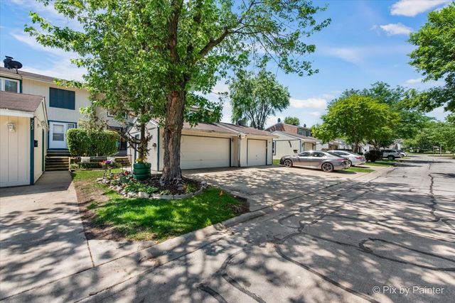 285 Colony Green Drive, Bloomingdale, IL 60108