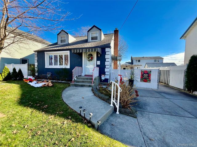 182 Lexington Avenue, Franklin Square, NY 11010