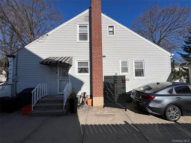 182 Lexington Avenue, Franklin Square, NY 11010