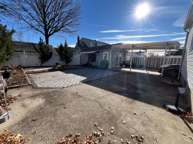 182 Lexington Avenue, Franklin Square, NY 11010