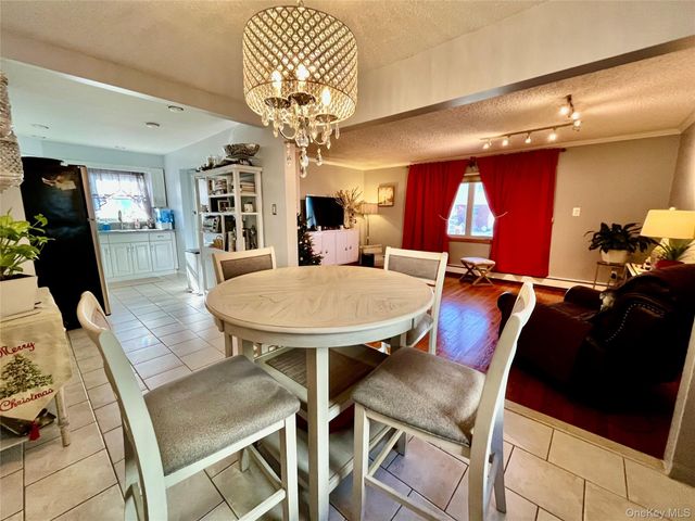 182 Lexington Avenue, Franklin Square, NY 11010