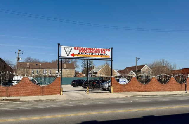 2889 W Cermak Road, Chicago, IL 60623