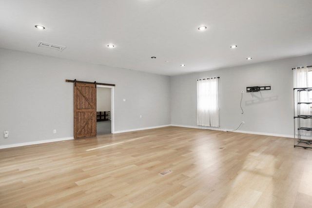 6043 BROAD ST, Mt Jackson, VA 22842