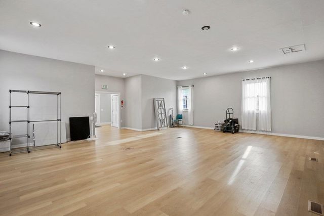 6043 BROAD ST, Mt Jackson, VA 22842