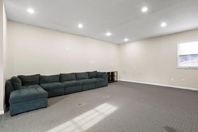 6043 BROAD ST, Mt Jackson, VA 22842