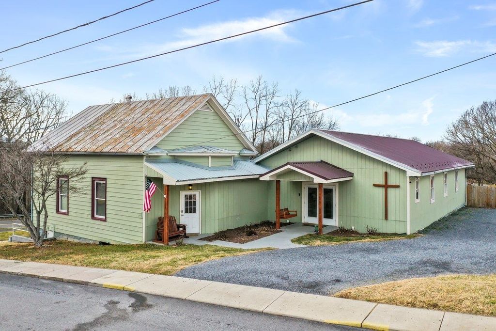 6043 BROAD ST, Mt Jackson, VA 22842