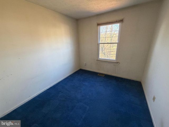 16 W END CT, Baltimore, MD 21227