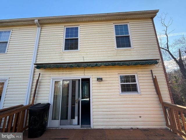 16 W END CT, Baltimore, MD 21227