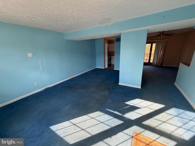 16 W END CT, Baltimore, MD 21227