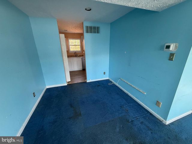 16 W END CT, Baltimore, MD 21227