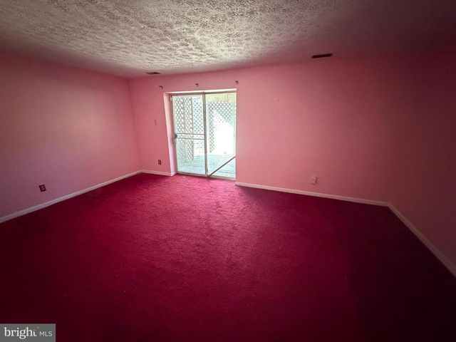 16 W END CT, Baltimore, MD 21227