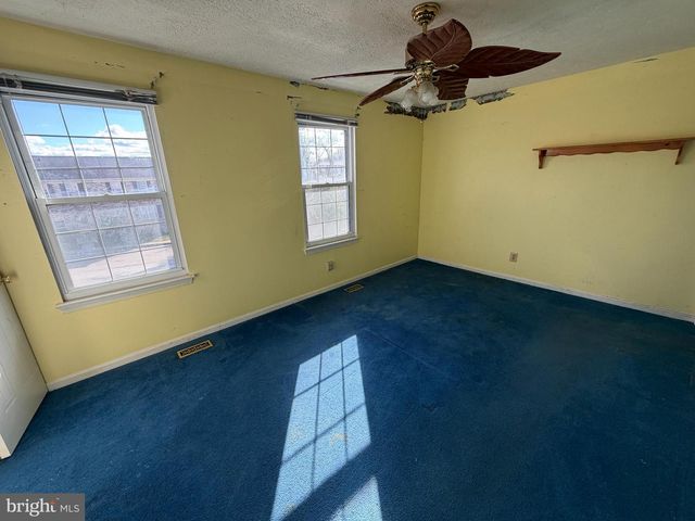 16 W END CT, Baltimore, MD 21227