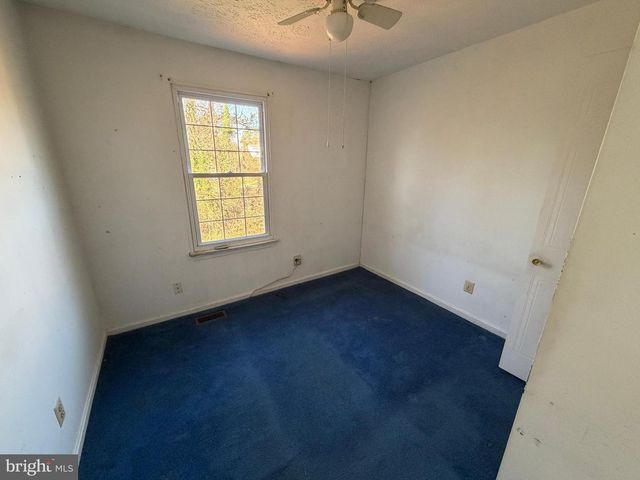 16 W END CT, Baltimore, MD 21227