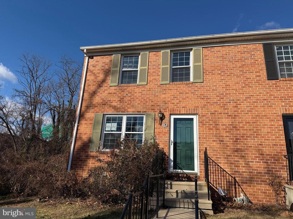 16 W END CT, Baltimore, MD 21227