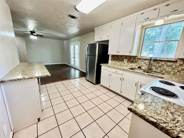 521 Janie Lane, Burleson, TX 76028