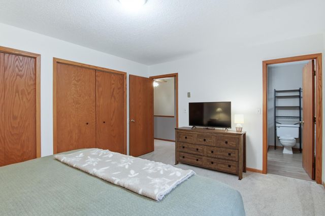 531 Hunter Hill Road, Hudson, WI 54016