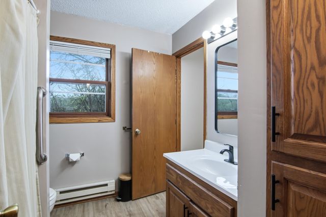 531 Hunter Hill Road, Hudson, WI 54016
