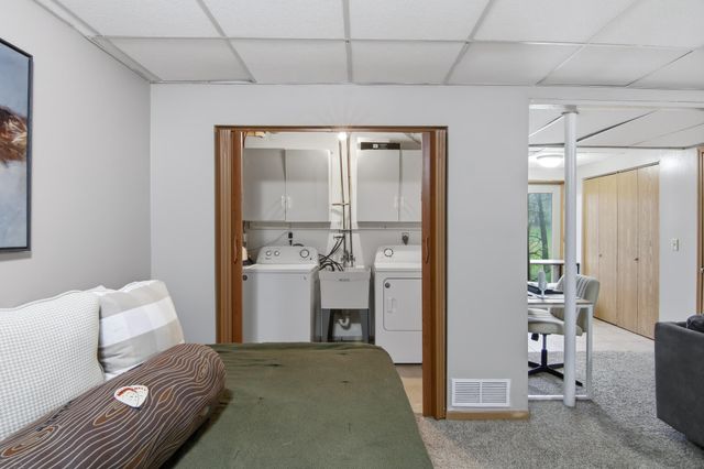 531 Hunter Hill Road, Hudson, WI 54016