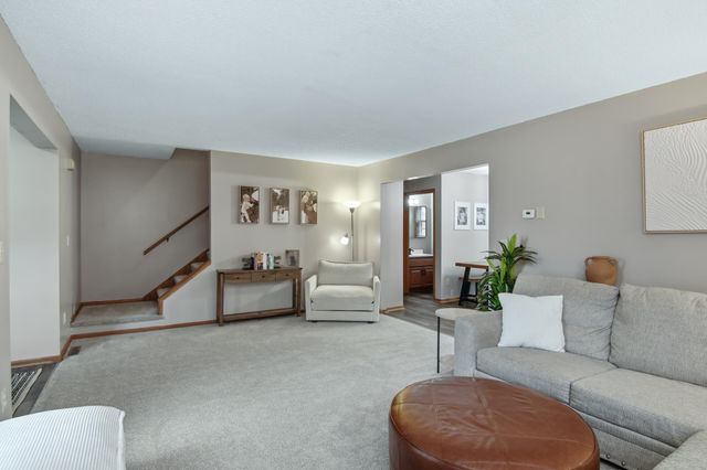 531 Hunter Hill Road, Hudson, WI 54016