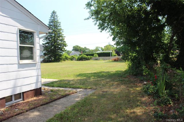 924 Fulton Street, Farmingdale, NY 11735