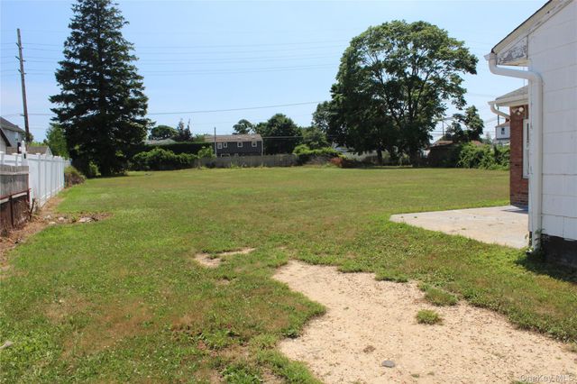 924 Fulton Street, Farmingdale, NY 11735