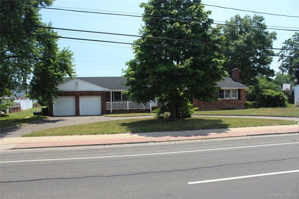 924 Fulton Street, Farmingdale, NY 11735 — photo 3