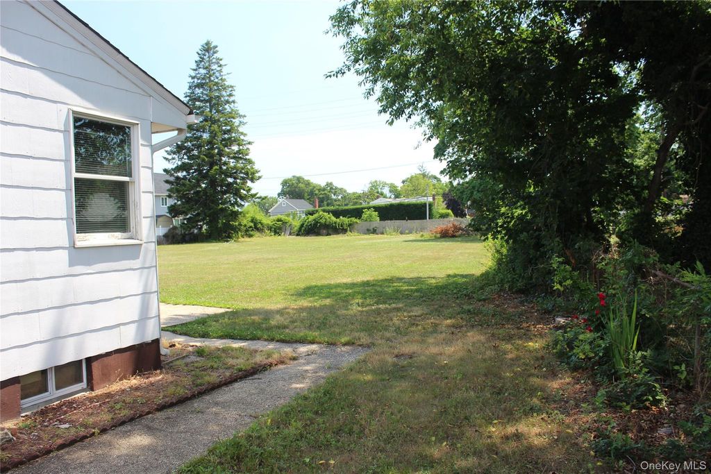 924 Fulton Street, Farmingdale, NY 11735 — photo 4