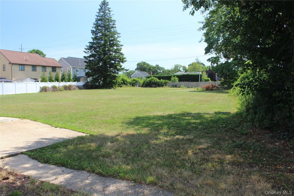 924 Fulton Street, Farmingdale, NY 11735 — photo 5
