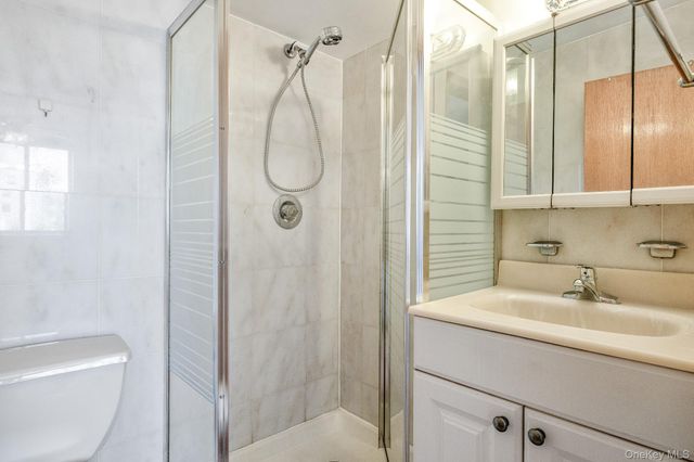 133-36 41st Road 8F, Flushing, NY 11355