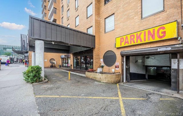 133-36 41st Road 8F, Flushing, NY 11355