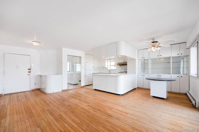 133-36 41st Road 8F, Flushing, NY 11355