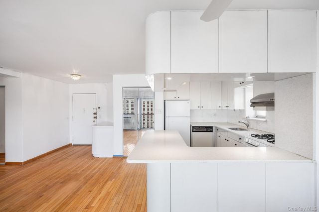 133-36 41st Road 8F, Flushing, NY 11355