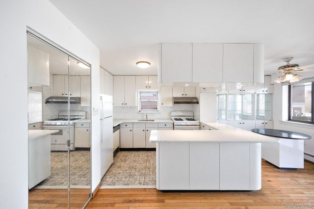 133-36 41st Road 8F, Flushing, NY 11355