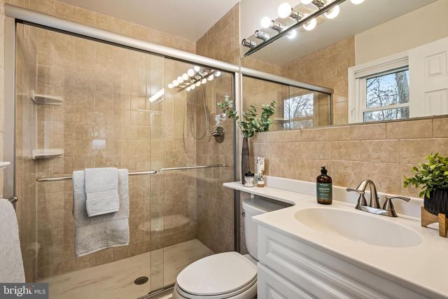 1429 IRONWOOD DR, Mclean, VA 22101