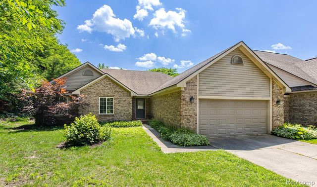 312 Reid Road, Highland Charter Township, MI 48357