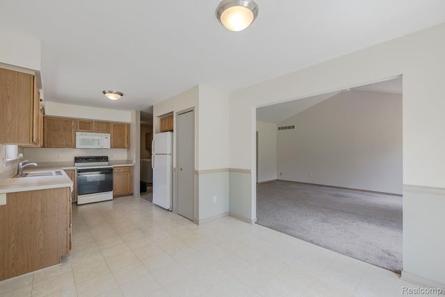 312 Reid Road, Highland Charter Township, MI 48357