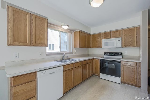 312 Reid Road, Highland Charter Township, MI 48357