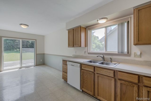 312 Reid Road, Highland Charter Township, MI 48357