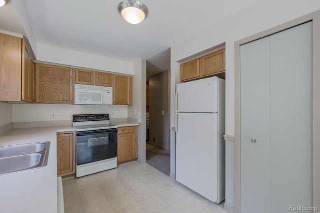 312 Reid Road, Highland Charter Township, MI 48357